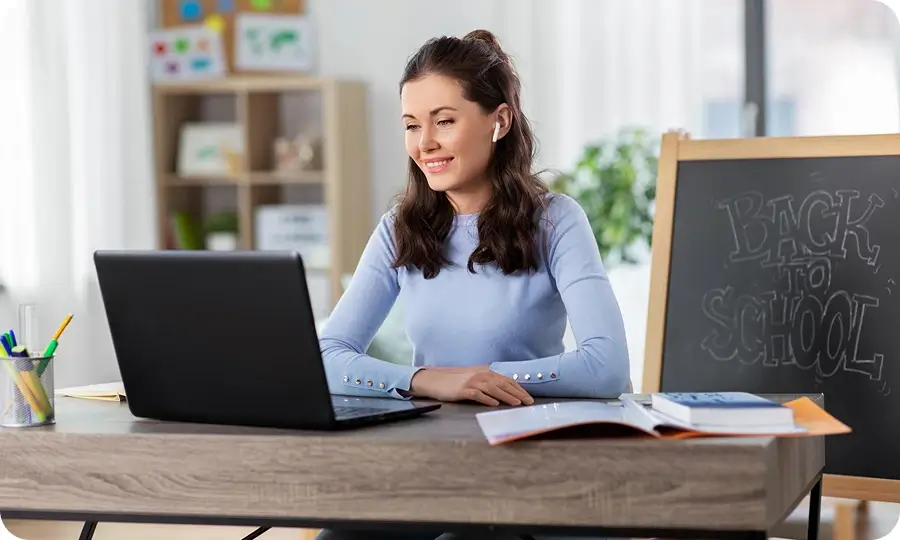 Teacher using MAPEduSol